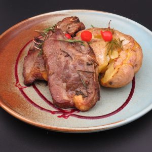 Cotlet de berbecuț Noua Zeelandă cu cartofi zdrobiți